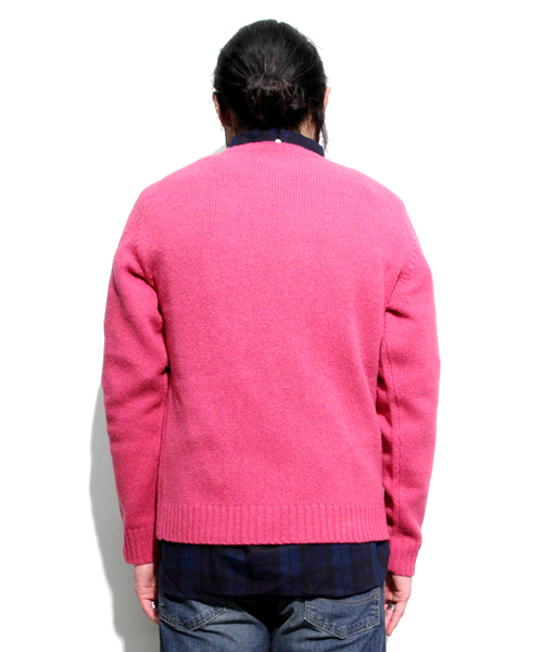 BEAMS PLUS(ビームスプラス)の「BEAMS PLUS / クルーネックニット(ニット/セーター・メンズ・グレー/ライトブラウン/グリーン/ネイビー/パープル/イエロー/ピンク/ローズ・SMALL/MEDIUM/LARGE/X-LARGE)」の11枚目の写真