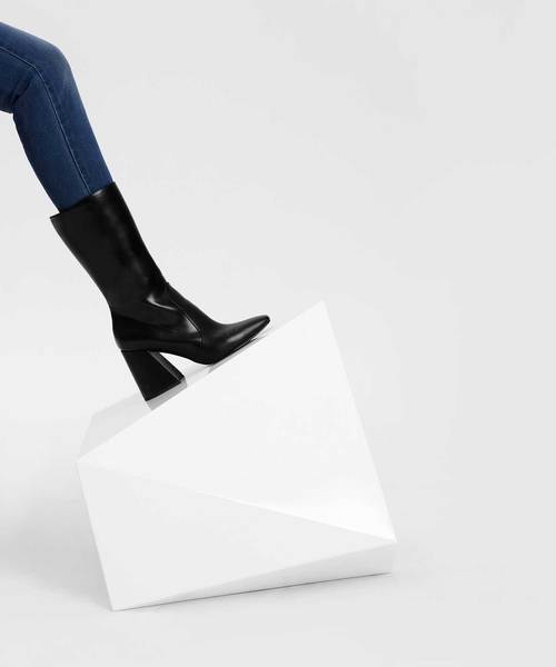 CHARLES & KEITH(チャールズ & キース)の「スクエアトブロックヒールブーツ / SQUARE TOE BLOCK HEEL BOOTS(ブーツ・レディース・ブラック/オリーブ・22.5cm/23cm/23.5cm/24.5cm/25cm)」の14枚目の写真
