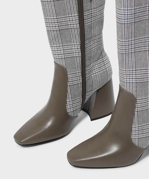 CHARLES & KEITH(チャールズ & キース)の「スクエアトブロックヒールブーツ / SQUARE TOE BLOCK HEEL BOOTS(ブーツ・レディース・ブラック/オリーブ・22.5cm/23cm/23.5cm/24.5cm/25cm)」の5枚目の写真