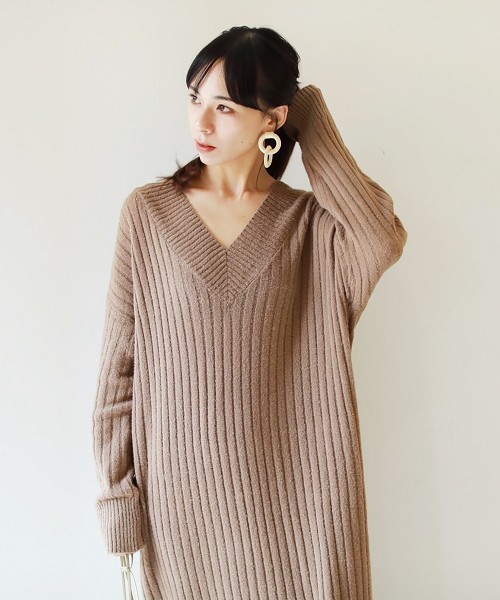 TODAYFUL（トゥデイフル）の「ソフトリブニットドレス（ワンピース・レディース・ベージュ/オフホワイト・36inch/38inch）」の5枚目の写真