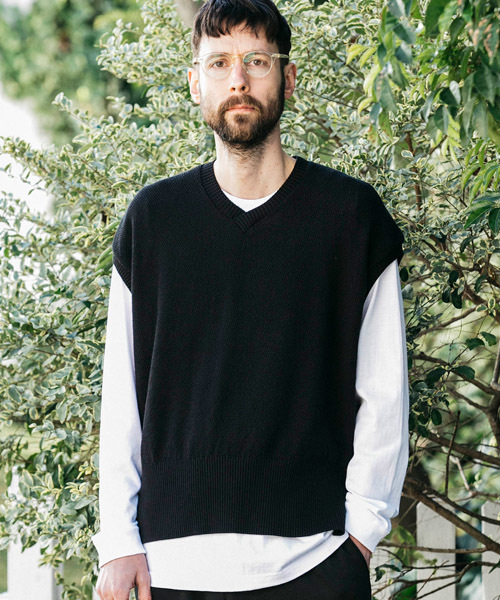 MR.OLIVE（ミスターオリーブ）の「12G COTTON LINKS BIRDSEYE KNIT / BIG SILHOUTTE V NECK VEST（ベスト・メンズ・ライトグレー/ブラック・MEDIUM/LARGE）」の2枚目の写真