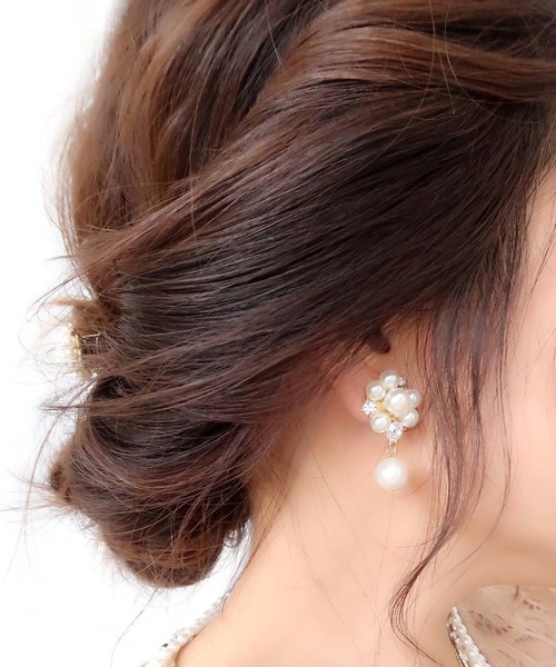 Cupid Heart（キューピッドハート）の「【Cupid Heart】結婚式アクセ アネモネ パールイヤリング（イヤリング・レディース・ベージュ・MEDIUM）」の5枚目の写真