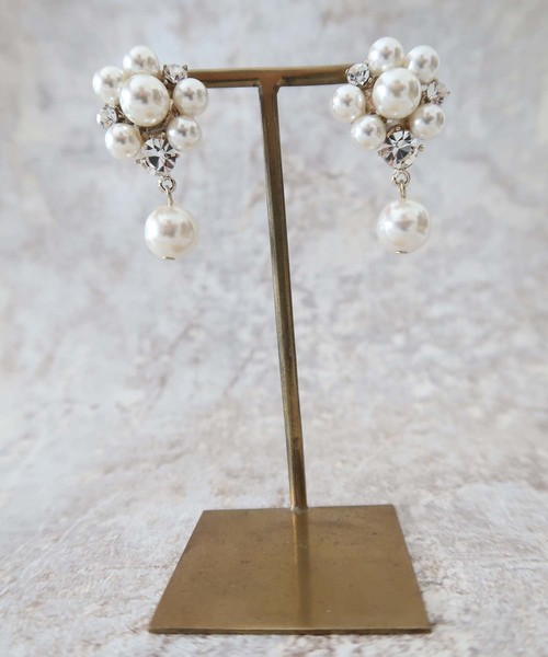 Cupid Heart（キューピッドハート）の「【Cupid Heart】結婚式アクセ アネモネ パールイヤリング（イヤリング・レディース・ベージュ・MEDIUM）」の4枚目の写真