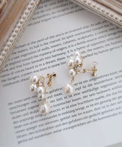 Cupid Heart（キューピッドハート）の「【Cupid Heart】結婚式アクセ アネモネ パールイヤリング（イヤリング・レディース・ベージュ・MEDIUM）」の6枚目の写真