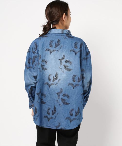 GGD（ジージーディー）の「Roger&Raw/デニム羽根プリント３WAYシャツ（シャツ/ブラウス・レディース・サックスブルー/ブルー・M）」の4枚目の写真