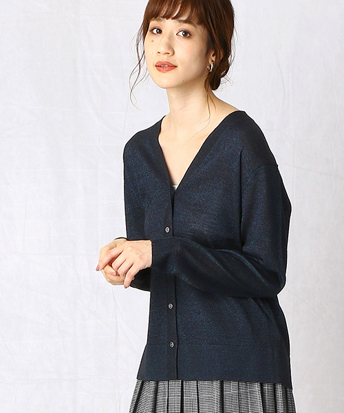 Comme　Ca　Mature（コムサマチュア）の「《ウォッシャブル》Vネック ニットカーディガン（カーディガン/ボレロ・レディース・ライトグレー/ネイビー/キャメル/パープル・FREE）」の3枚目の写真