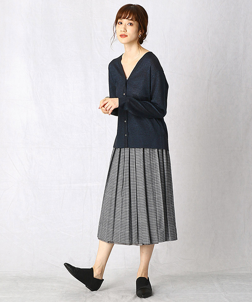 Comme　Ca　Mature（コムサマチュア）の「《ウォッシャブル》Vネック ニットカーディガン（カーディガン/ボレロ・レディース・ライトグレー/ネイビー/キャメル/パープル・FREE）」の5枚目の写真