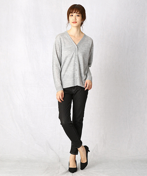 Comme　Ca　Mature（コムサマチュア）の「《ウォッシャブル》Vネック ニットカーディガン（カーディガン/ボレロ・レディース・ライトグレー/ネイビー/キャメル/パープル・FREE）」の11枚目の写真