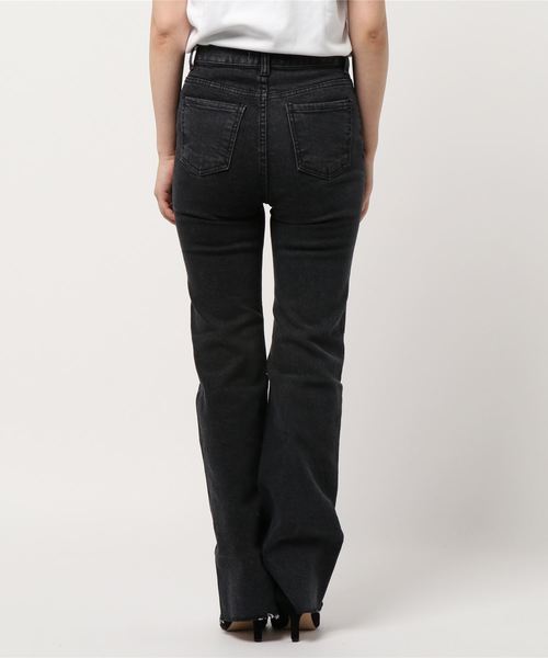 fifth（フィフス）の「【Korea Select】 カットオフセミフレアブラックデニム/Horn（デニムパンツ・レディース・ブラック・SMALL/MEDIUM/LARGE）」の2枚目の写真