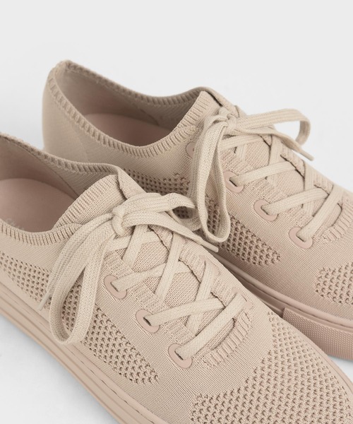 CHARLES & KEITH(チャールズ & キース)の「ニットレースアップ スニーカー / Knitted Lace-Up Sneakers(スニーカー・レディース・ブラック/アイボリー・22.5cm/23cm/23.5cm/24.5cm/25cm/25.5cm)」の9枚目の写真
