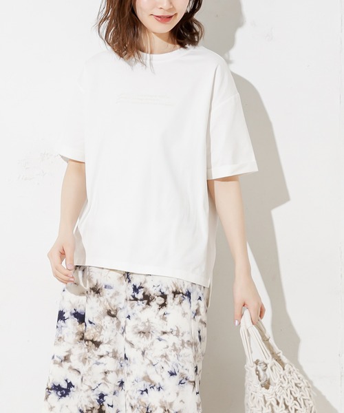 natural couture(ナチュラルクチュール)の「カリカリ立体ロゴT(Tシャツ/カットソー・レディース・オフホワイト/ピンク/スミクロ/ライトベージュ・FREE)」の2枚目の写真