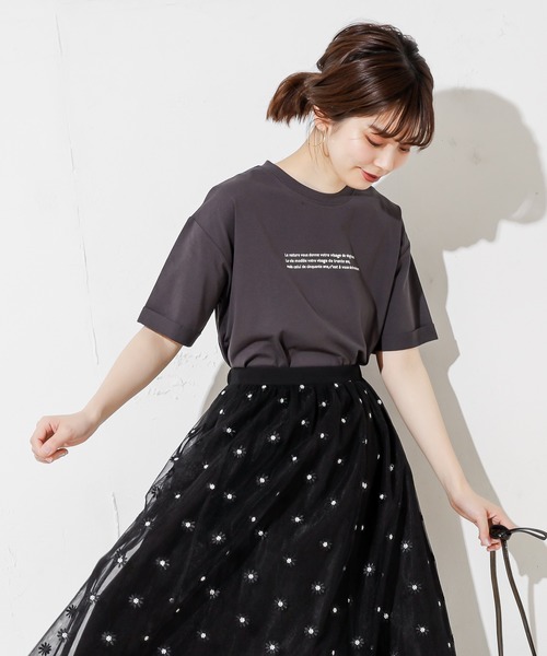 natural couture(ナチュラルクチュール)の「カリカリ立体ロゴT(Tシャツ/カットソー・レディース・オフホワイト/ピンク/スミクロ/ライトベージュ・FREE)」の3枚目の写真