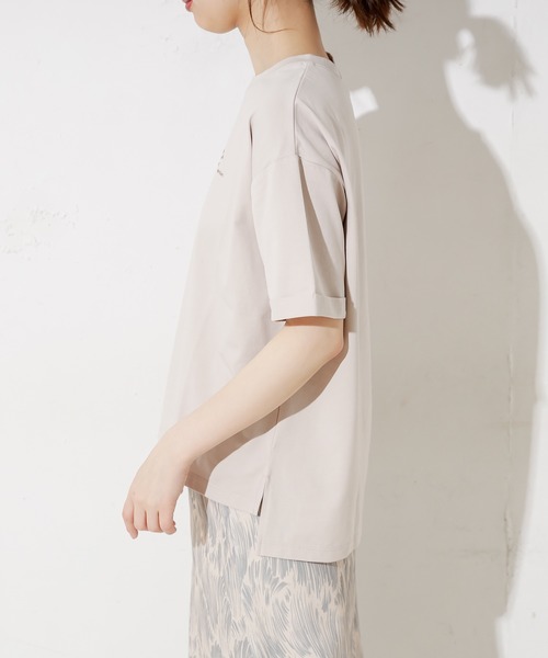 natural couture(ナチュラルクチュール)の「カリカリ立体ロゴT(Tシャツ/カットソー・レディース・オフホワイト/ピンク/スミクロ/ライトベージュ・FREE)」の15枚目の写真