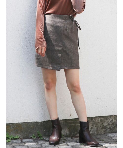 dazzlin（ダズリン）の「サイドリボンポケットミニスカート（スカート・レディース・ブラウン/ブラック/グレー・MEDIUM/SMALL）」の3枚目の写真