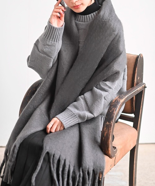 rps（アールピーエス）の「ボリュームマフラー（マフラー・レディース・ブラック/パープル/アイボリー/モカ/ライトカーキ/グレイッシュベージュ/ピンクベージュ/ブラウン/ブルー/ミント/チャコールグレー/グリーン/ライトグレー・M/フリー）」の3枚目の写真