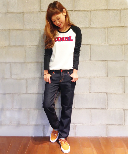 X-girl(エックスガール)の「XGIRL PATCHED B/B TEE(Tシャツ/カットソー・レディース・ブラック/アッシュ/パープル/ネイビー・2/1)」の2枚目の写真