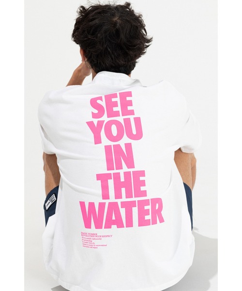 MAGIC NUMBER（マジック ナンバー）の「【MAGIC NUMBER】SEE YOU IN THE WATER S/S TEE（Tシャツ/カットソー・メンズ・ホワイト×グリーン/ホワイト×ブラック/ホワイト×ブルー/ホワイト×ピンク・MEDIUM/X-LARGE/LARGE）」の12枚目の写真