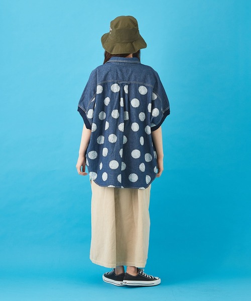 CUBE SUGAR（キューブシュガー）の「抜染ドットプリント デニム リブ袖 ドルマンシャツ（Tシャツ/カットソー・レディース・ライトブルー/インディゴブルー・M）」の7枚目の写真
