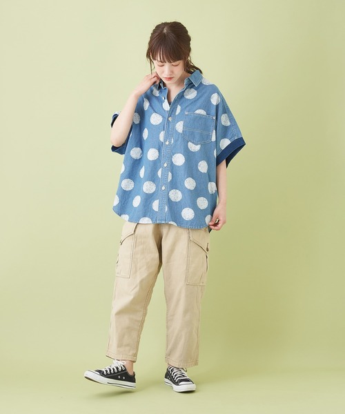 CUBE SUGAR（キューブシュガー）の「抜染ドットプリント デニム リブ袖 ドルマンシャツ（Tシャツ/カットソー・レディース・ライトブルー/インディゴブルー・M）」の11枚目の写真