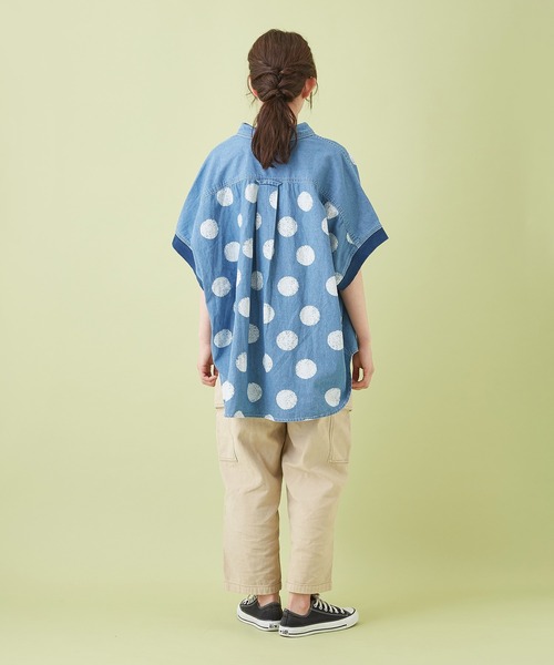 CUBE SUGAR（キューブシュガー）の「抜染ドットプリント デニム リブ袖 ドルマンシャツ（Tシャツ/カットソー・レディース・ライトブルー/インディゴブルー・M）」の13枚目の写真
