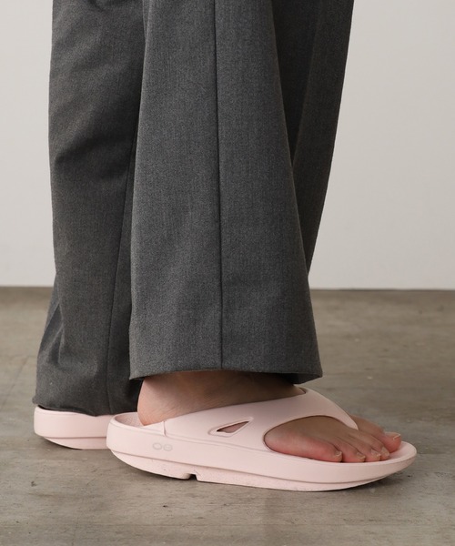 OOFOS(ウーフォス)の「OOFOS/ウーフォス OOriginal リカバー サンダル 2026春夏(サンダル・メンズ・ブラック/ネイビー/ブラウン/モカ/アイボリー/パープル/ベージュ/グレー/ブルー/オリーブ/ピンク/ミント/ブルー系その他・4/8/9/5/7/11/6/10/3/12)」の13枚目の写真