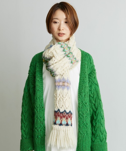 cardo fabrica（カルドファブリカ）の「ケーブル×編み込み柄ハンドニットマフラー（マフラー・レディース・キナリ/チャコールグレー・FREE）」の5枚目の写真