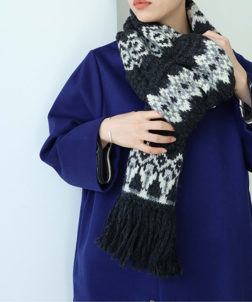 cardo fabrica（カルドファブリカ）の「ケーブル×編み込み柄ハンドニットマフラー（マフラー・レディース・キナリ/チャコールグレー・FREE）」の9枚目の写真