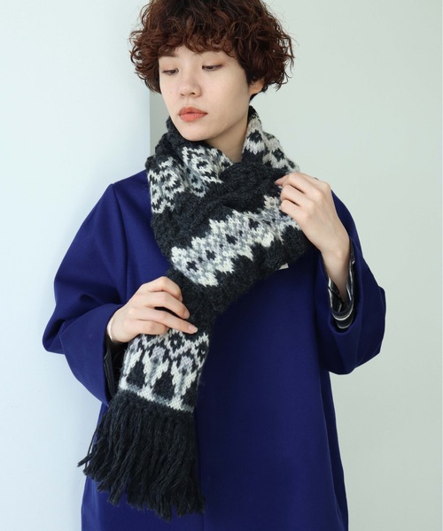 cardo fabrica（カルドファブリカ）の「ケーブル×編み込み柄ハンドニットマフラー（マフラー・レディース・キナリ/チャコールグレー・FREE）」の12枚目の写真