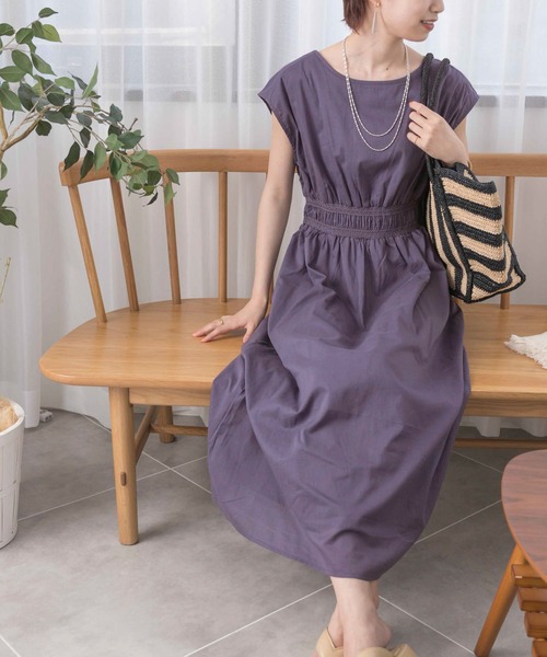 URBAN RESEARCH（アーバンリサーチ）の「ウエストスモッキングノースリワンピース（ワンピース・レディース・ブラック/ライトカーキ/パープル系その他/ブルー系その他/ライトブラウン・FREE）」の4枚目の写真