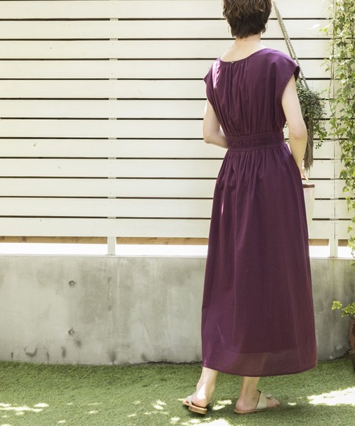 URBAN RESEARCH（アーバンリサーチ）の「ウエストスモッキングノースリワンピース（ワンピース・レディース・ブラック/ライトカーキ/パープル系その他/ブルー系その他/ライトブラウン・FREE）」の10枚目の写真