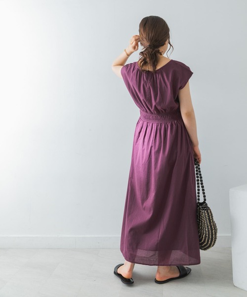 URBAN RESEARCH（アーバンリサーチ）の「ウエストスモッキングノースリワンピース（ワンピース・レディース・ブラック/ライトカーキ/パープル系その他/ブルー系その他/ライトブラウン・FREE）」の18枚目の写真