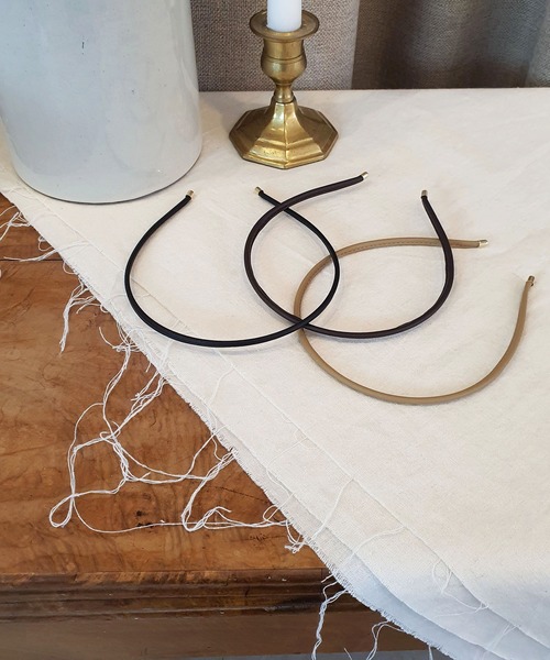 CEMONEMO（セモネモ）の「シンプル レザー 細カチューシャ（カチューシャ・レディース・ブラック/ベージュ/キャメル/オレンジ/アイボリー・FREE）」の15枚目の写真