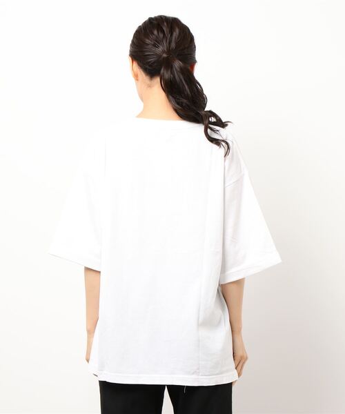 Samansa Mos2（サマンサ モスモス）の「ピグメント加工ロゴプリントTシャツ（Tシャツ/カットソー・レディース・ベージュ/チャコール/オフホワイト・ﾌﾘ-）」の4枚目の写真