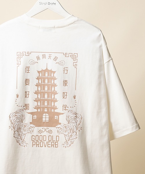 SlashDate（スラッシュデイト）の「チャイニーズ・中華テイストバックプリント半袖Tシャツ（Tシャツ/カットソー・メンズ・チャコールグレー/ライトグリーン/ホワイト/ライトブルー・XL/M/L）」の2枚目の写真