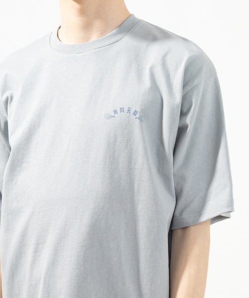 SlashDate（スラッシュデイト）の「チャイニーズ・中華テイストバックプリント半袖Tシャツ（Tシャツ/カットソー・メンズ・チャコールグレー/ライトグリーン/ホワイト/ライトブルー・XL/M/L）」の6枚目の写真