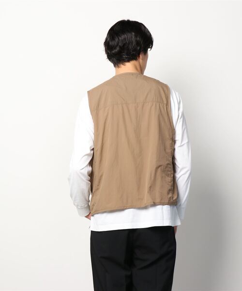 NANO universe（ナノユニバース）の「スーパーライトアーバンベスト（ベスト・メンズ・ベージュ/ネイビー・M/L）」の11枚目の写真