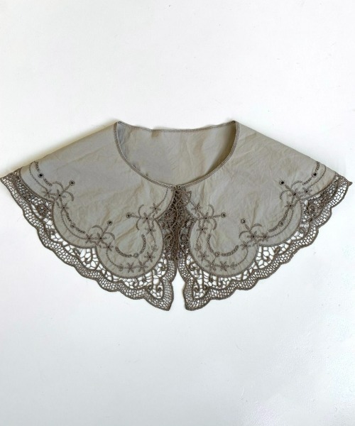 Libra Cue（リブラ キュー）の「クラシックレースつけ襟（付け襟・レディース・ホワイト/ブラック/グレイッシュベージュ・FREE）」の10枚目の写真