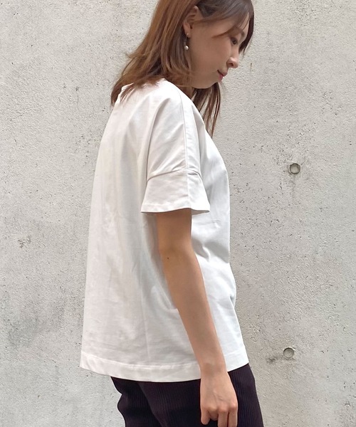 AIMER（エメ）の「フラワープリントTシャツ（Tシャツ/カットソー・レディース・オフホワイト/サックスブルー/ピンク・MEDIUM）」の4枚目の写真