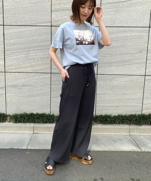 AIMER（エメ）の「フラワープリントTシャツ（Tシャツ/カットソー・レディース・オフホワイト/サックスブルー/ピンク・MEDIUM）」の10枚目の写真