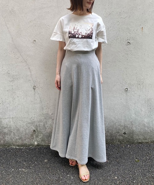 AIMER（エメ）の「フラワープリントTシャツ（Tシャツ/カットソー・レディース・オフホワイト/サックスブルー/ピンク・MEDIUM）」の6枚目の写真