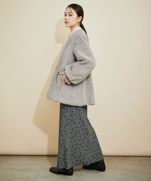MADEMOISELLE ROPE'(マドモアゼル ロペ)の「フェイクファーAラインブルゾン(ブルゾン・レディース・グレー・38)」の2枚目の写真