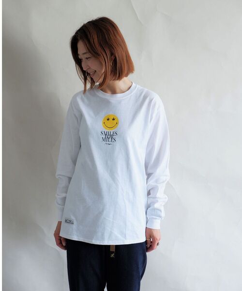 MANASTASH（マナスタッシュ）の「MANASTASH/マナスタッシュ　W's LEAF SMILE L/S TEE　ウィメンズリーフスマイルロングスリーブティー（Tシャツ/カットソー・レディース・ホワイト/サンドベージュ/ブラック・MEDIUM）」の5枚目の写真