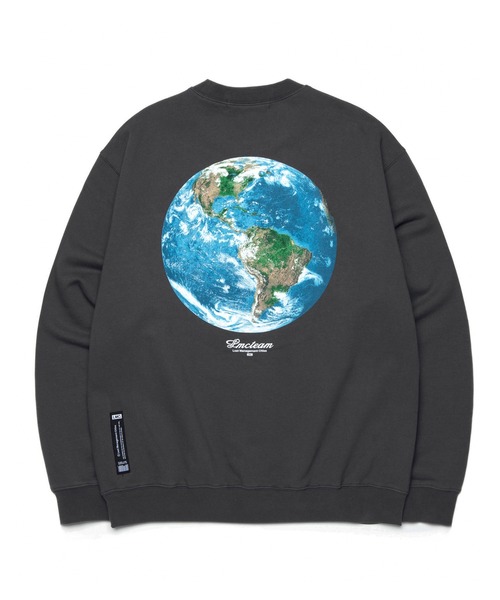 LMCの「【LMC】TEAM EARTH SWEATSHIRT / エルエムシー チーム アース グラフィック スウェットシャツ(スウェット・メンズ・ネイビー/グレー/チャコールグレー・LARGE/SMALL/MEDIUM)」の1枚目の写真