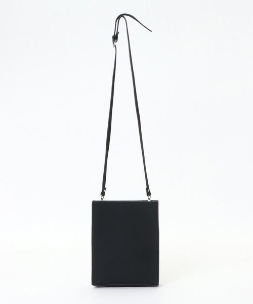 ikka(イッカ)の「フェイクレザー縦型ミニショルダーバッグ(ショルダーバッグ・メンズ・グレー/ブラック/ブラウン・FREE)」の2枚目の写真