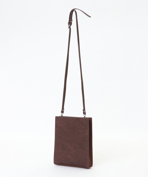 ikka(イッカ)の「フェイクレザー縦型ミニショルダーバッグ(ショルダーバッグ・メンズ・グレー/ブラック/ブラウン・FREE)」の15枚目の写真