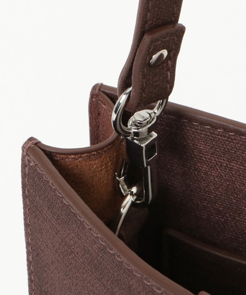 ikka(イッカ)の「フェイクレザー縦型ミニショルダーバッグ(ショルダーバッグ・メンズ・グレー/ブラック/ブラウン・FREE)」の11枚目の写真