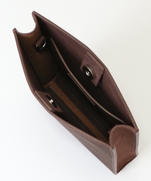 ikka(イッカ)の「フェイクレザー縦型ミニショルダーバッグ(ショルダーバッグ・メンズ・グレー/ブラック/ブラウン・FREE)」の17枚目の写真