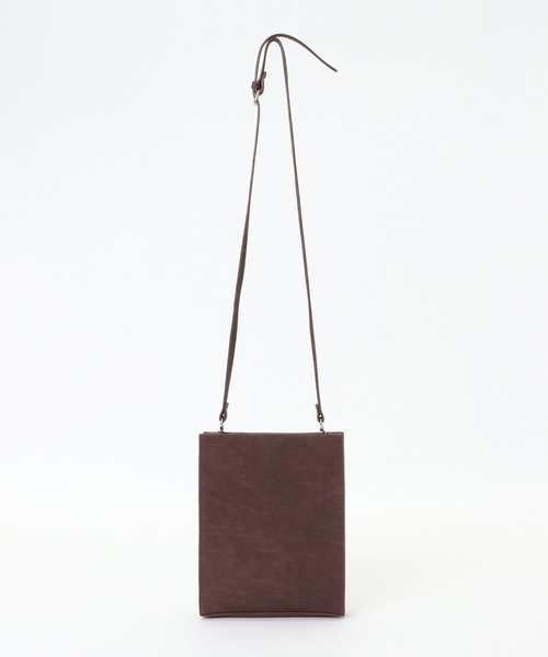 ikka(イッカ)の「フェイクレザー縦型ミニショルダーバッグ(ショルダーバッグ・メンズ・グレー/ブラック/ブラウン・FREE)」の5枚目の写真