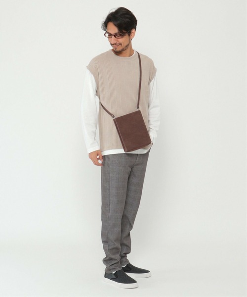 ikka(イッカ)の「フェイクレザー縦型ミニショルダーバッグ(ショルダーバッグ・メンズ・グレー/ブラック/ブラウン・FREE)」の4枚目の写真