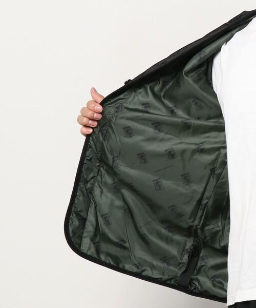 UNIVERSAL OVERALL(ユニバーサルオーバーオール)の「【UNIVERSAL OVERALL/ユニバーサルオーバーオール】 キルティング Vネック パイピング ジャケット/ QUILT BLOUSON(ナイロンジャケット・メンズ・ブラック/オリーブ/オフホワイト・M/L/XL)」の11枚目の写真